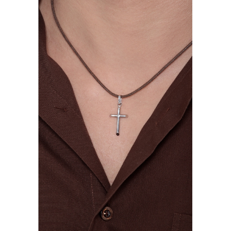 Pendentif croix en or blanc 18 carats