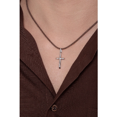 Pendentif croix en or blanc 18 carats