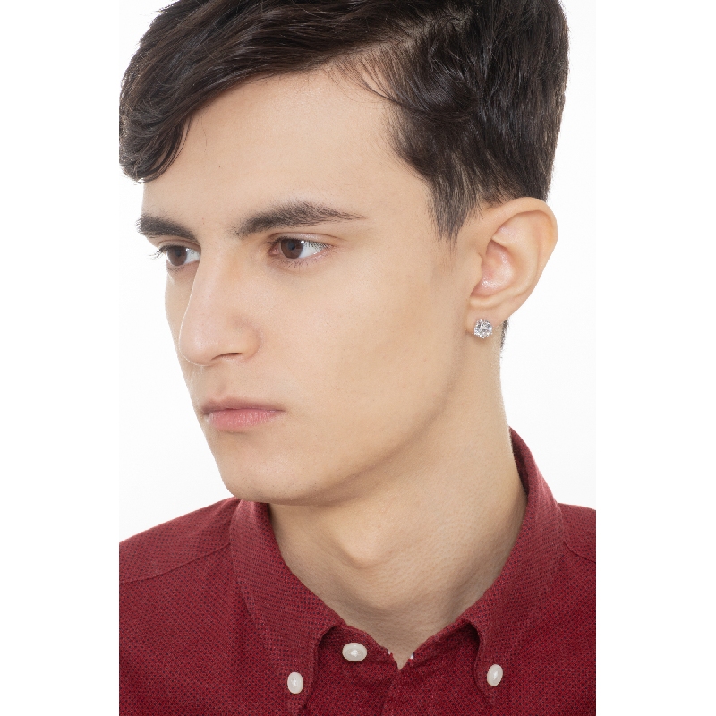 Mono boucle d’oreille solitaire en or blanc 18k avec zircon 8 mm. Mono boucle d’oreille solitaire en or blanc 18k avec zircon 8 mm.