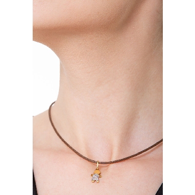 Pendentif enfant en or jaune 18k avec pavé de zircons