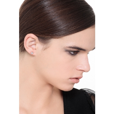 Boucles d’oreilles puces en or blanc 18k avec zirconiums